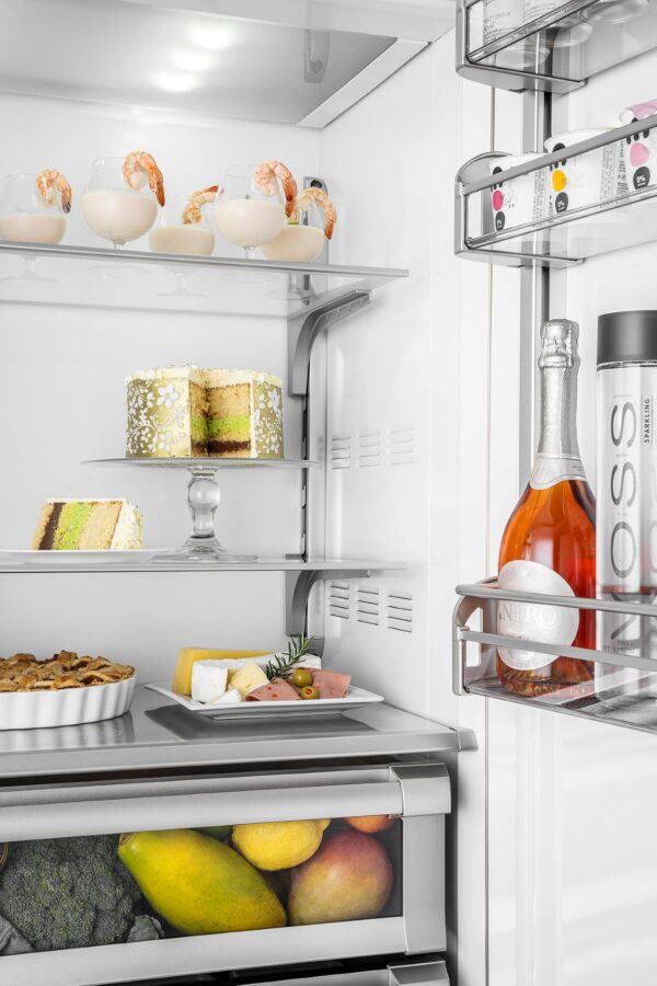 Interior Extra Profundo: obtido com a inovadora tecnologia de ar frio lateral que aumenta a profundidade interna para armazenar alimentos.