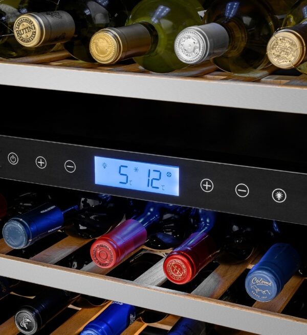 2 Zonas de Temperatura: permitem a conservação de todos os tipos de vinhos em suas temperaturas de consumo ou armazenamento com elevada precisão. A temperatura pode ser regulada de 5 °C a 20 °C na zona superior e de 12 ºC a 20 ºC na zona inferior sendo distribuída de forma ventilada e homogênea por todo o seu interior.