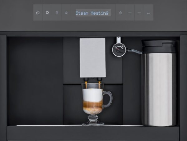 Pressão de 20 Bar: ao preparar todos os tipos de café é aplicada alta pressão no café em pó para extrair o máximo de seus sabores e aromas e servir um café mais cremoso.