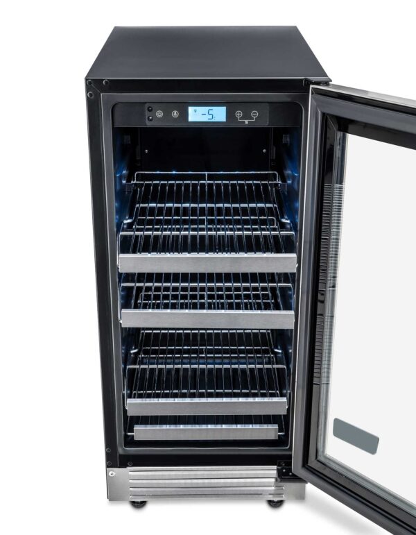 Prateleiras em Aço: com molduras frontais em inox escovado e altura regulável para acomodar todos os tamanhos de garrafas, latas e barris.