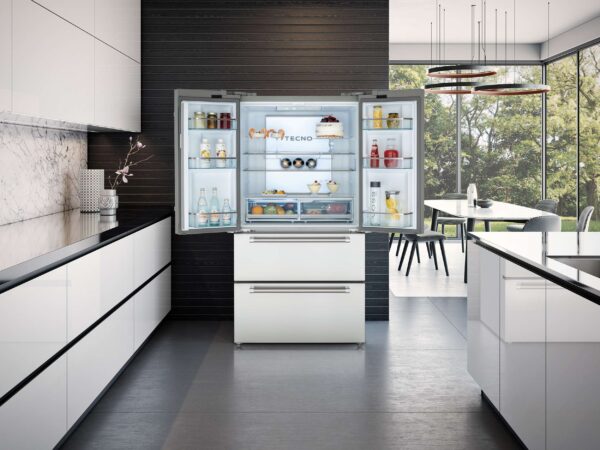 French Door: refrigerador com amplo interior para melhor visualização e acesso aos alimentos. As portas compactas otimizam a circulação na cozinha.