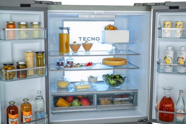 Prateleiras Internas em Vidro: suportam grandes pesos, resfriam mais rapidamente e acomodam alimentos de amplos tamanhos e formas no refrigerador.