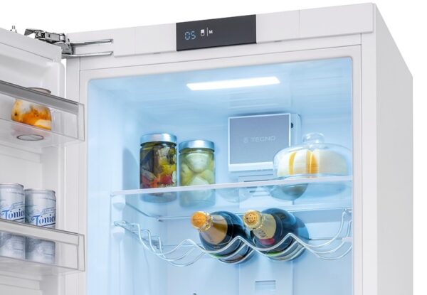 Rack de Bebidas em Aço Cromado: armazena com elegância 4 grandes garrafas e proporciona mais espaço para as demais bebidas na porta do refrigerador.