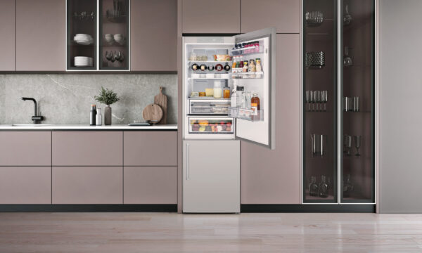 Funcionamento Silencioso: equipado com eficientes sistema de ventilação e compressor que oferecem baixo nível de ruído de 42 dB, indispensável para cozinhas integradas à outros ambientes.