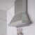 Varão: com elegante design tubular cromado com detalhes dourados da linha Heritage.