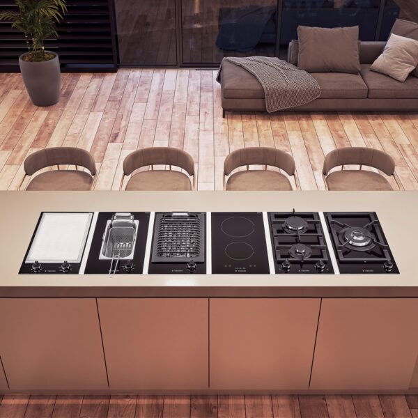 whatsapp_image_2022-07-27_at_14.17.05_1.jpeg Compõe Conjuntos: com a mais ampla linha de cooktops domino em 6 diferentes modelos, permite criar combinações para atender todas as necessidades de preparos culinários.